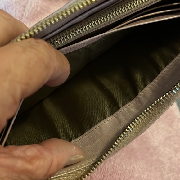 EUC MIU MIU matelasse women’s wallet - Picture 9 of 12